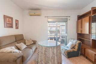 Appartement à Avenida blas de otero 11. Se vende estupendo piso en maracena junto al metro