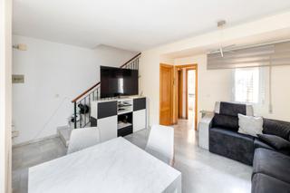Maison jumelée à Calle ismail 71. Se vende casa pareada cerca metro y a cinco minutos del barrio a
