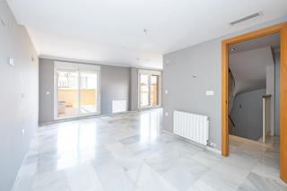 Towny house in Camino de las conejeras 20. Se vende exclusiva unifamiliar en el serrallo_ bola de oro_grana