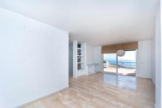 Casa adossada a Avenida marina del este 38. Se vende espectacular casa adosada en la herradura , con vistas