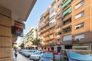 Appartement à Calle agustina de aragón 20. Se vende ático con terraza y vistas en el corazón de granada – b