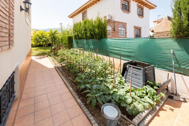 Foto a6acdc40-16cd-422e-8c84-8d64762a7a91. Chalet en avenida suecia 9 se vende chalet espectacular con piscina privada en huetor vega_granada en Huétor Vega