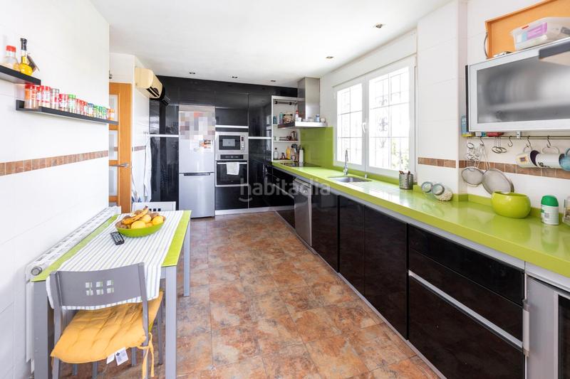 Foto b6b1d584-a62b-4e80-a3fb-a1cb484b32b0. Chalet en avenida suecia 9 se vende chalet espectacular con piscina privada en huetor vega_granada en Huétor Vega