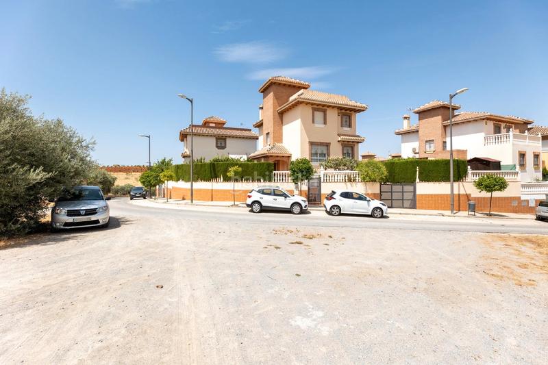 Foto cfeb1223-a9ad-4fda-9409-864d31c060b0. Chalet en avenida suecia 9 se vende chalet espectacular con piscina privada en huetor vega_granada en Huétor Vega