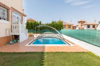Xalet a Avenida suecia 9. Se vende chalet espectacular con piscina privada en huetor vega_