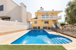 Chalet in Calle camacha 10. Se vende exclusivo chalet en enclave tranquilo con vistas, pisci