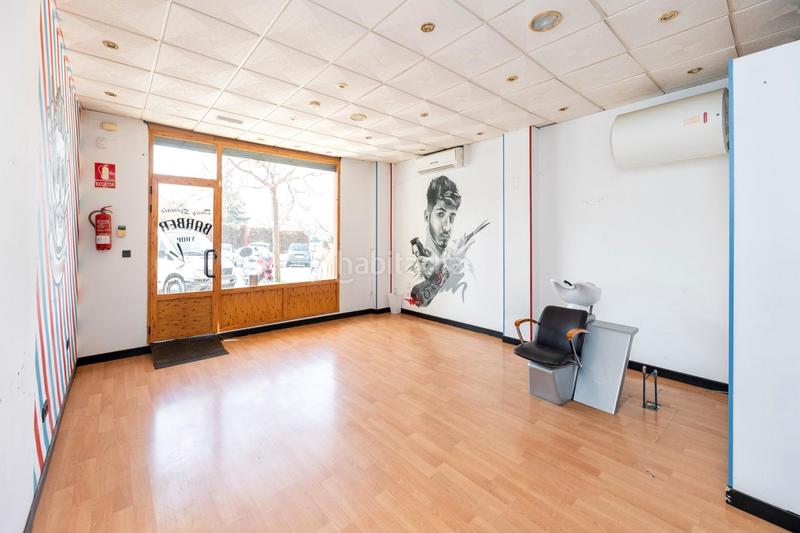 Foto 4764dea0-635e-4e32-997c-9b458ab42c05. Local comercial a calle rosa chacel 2 a parque nueva Granada Granada