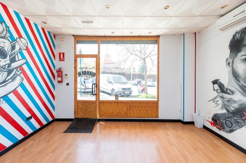 Foto dd5604d4-82f8-4c03-8240-1395895cf07c. Local comercial a calle rosa chacel 2 a parque nueva Granada Granada