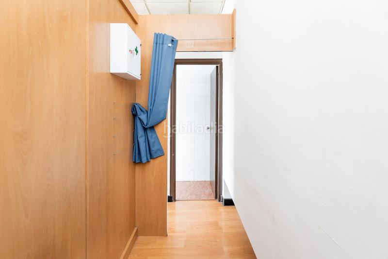 Foto eaab786c-efde-43d7-acc9-53018e4fccd8. Local comercial a calle rosa chacel 2 a parque nueva Granada Granada