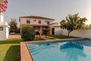 Masía en Calle real 10. Se  vende finca y chalet con licencia turistica en moraleda de z