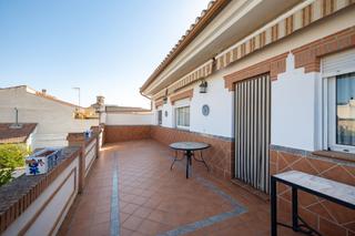 Casa adossada a Calle leones 1. Se vende?? casa adosada en albolote, lista para entrar a vivir