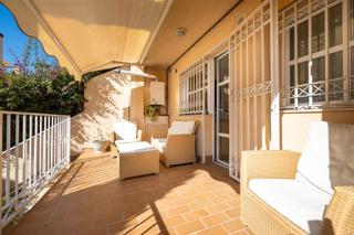Maison jumelée à Calle teresa de calcuta 3. Se vende espectacular casa adosada ubicada en el exclusivo barri