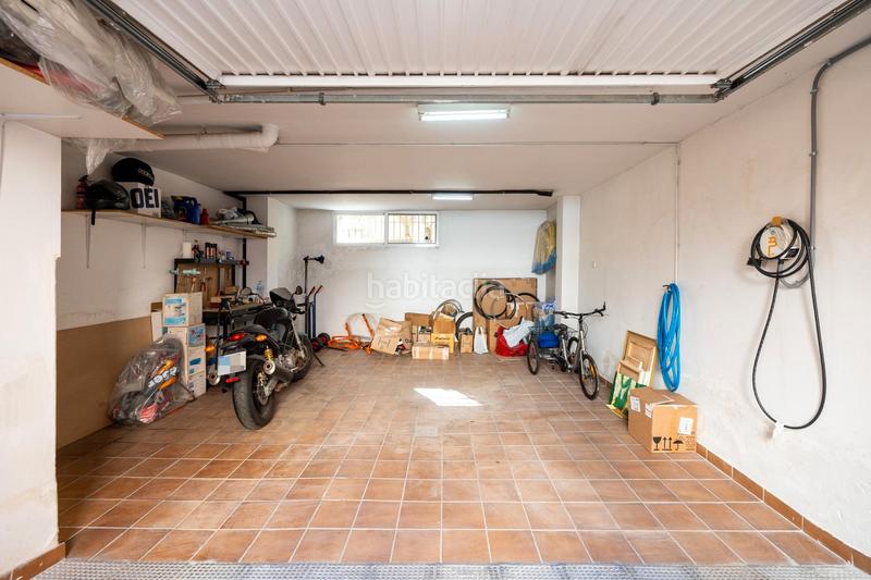 Foto 1f6fb04b-4fda-4001-a9ce-236f385d24a6. Casa adosada en calle teresa de calcuta 3 se vende espectacular casa adosada ubicada en el exclusivo barrio de albayda, diseñada con una distribución funcional en Granada