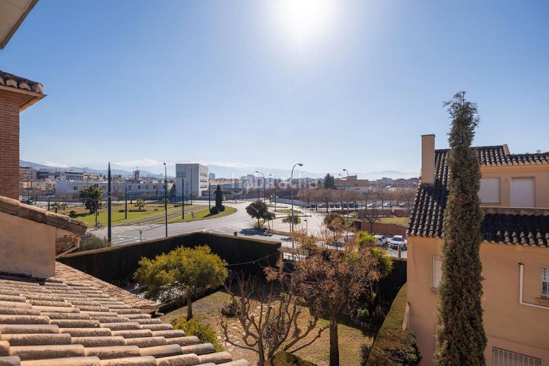 Foto 5647195e-a31e-43c5-b6aa-7869c47e63d7. Casa adosada en calle teresa de calcuta 3 se vende espectacular casa adosada ubicada en el exclusivo barrio de albayda, diseñada con una distribución funcional en Granada