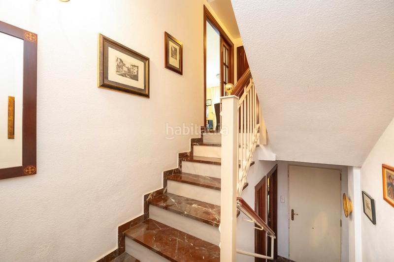 Foto 95d0f3cd-1b2d-4a21-bed4-141a83fb98e7. Casa adosada en calle teresa de calcuta 3 se vende espectacular casa adosada ubicada en el exclusivo barrio de albayda, diseñada con una distribución funcional en Granada