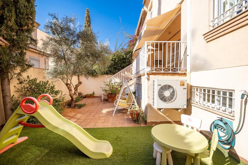 Foto 97872ac8-3c41-42dd-9be5-425236f7d610. Casa adosada en calle teresa de calcuta 3 se vende espectacular casa adosada ubicada en el exclusivo barrio de albayda, diseñada con una distribución funcional en Granada