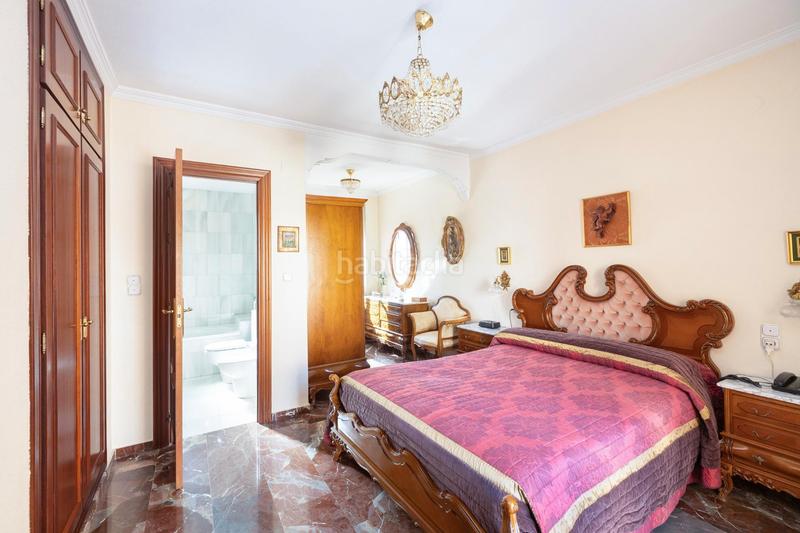 Foto bdba1c51-4dda-44a5-a412-046105aeb984. Casa adosada en calle teresa de calcuta 3 se vende espectacular casa adosada ubicada en el exclusivo barrio de albayda, diseñada con una distribución funcional en Granada