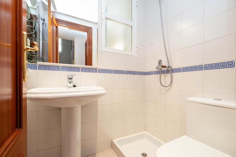 Foto e1e814b4-ead3-46dd-af20-9c32a9aa1a22. Casa adosada en calle teresa de calcuta 3 se vende espectacular casa adosada ubicada en el exclusivo barrio de albayda, diseñada con una distribución funcional en Granada