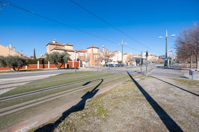Foto e78e3744-a02d-4596-bf04-4f94e1926013. Casa adosada en calle teresa de calcuta 3 se vende espectacular casa adosada ubicada en el exclusivo barrio de albayda, diseñada con una distribución funcional en Granada