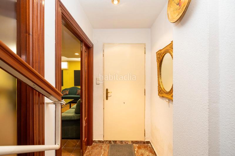 Foto eccd20c6-6622-4c45-887c-ebb00c7ab34a. Casa adosada en calle teresa de calcuta 3 se vende espectacular casa adosada ubicada en el exclusivo barrio de albayda, diseñada con una distribución funcional en Granada