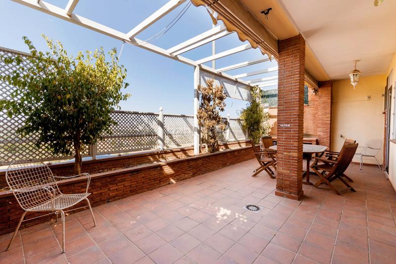 Foto 1ea9d695-b0bd-4bfc-b64b-f6160f98ae94. Casa adosada en calle granada 35 se vende casa adosada en urbanizacion en el serrallo_granada en Huétor Vega