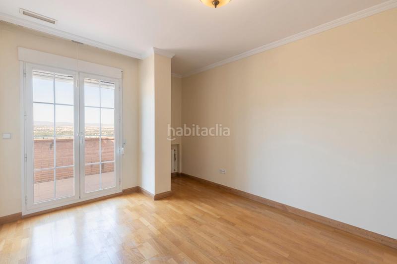 Foto a65020d3-d6d2-46a0-a17f-a186f569fb77. Casa adosada en calle granada 35 se vende casa adosada en urbanizacion en el serrallo_granada en Huétor Vega