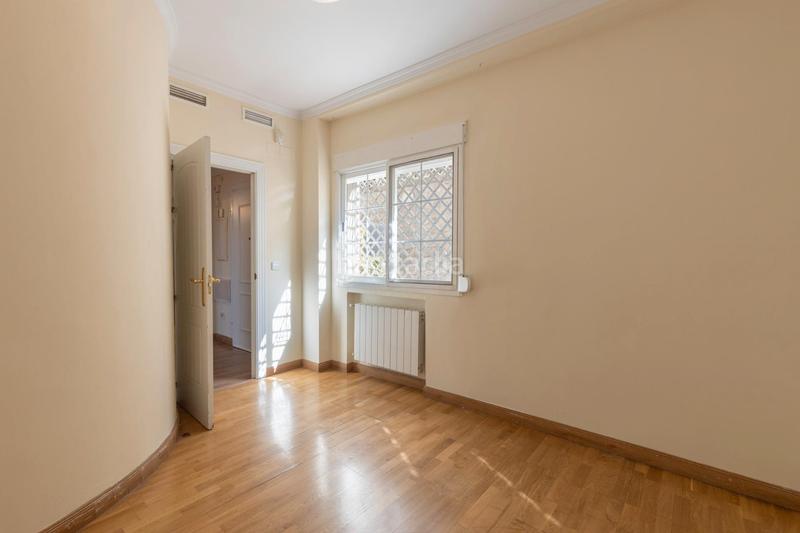 Foto b554323e-e3a3-4c87-a0c1-5c31e836a11b. Casa adosada en calle granada 35 se vende casa adosada en urbanizacion en el serrallo_granada en Huétor Vega