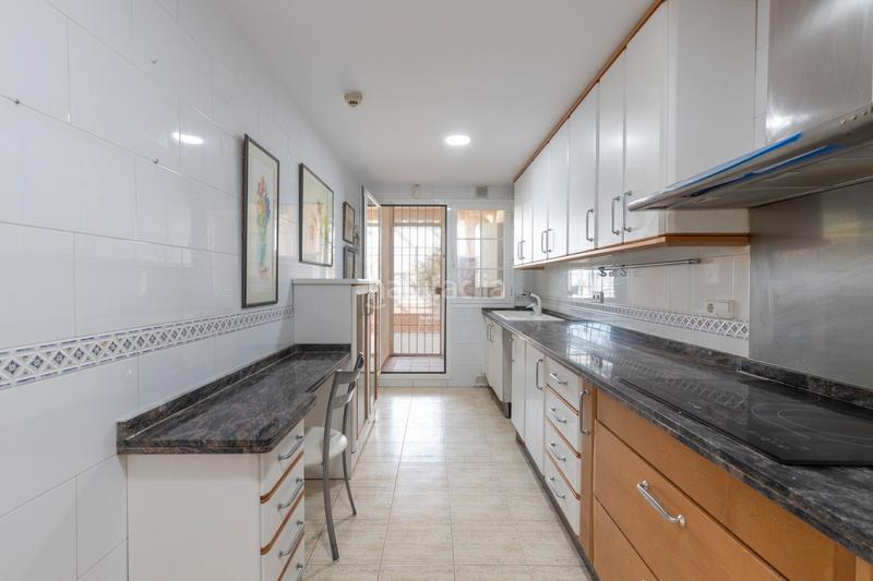Foto c08e8a1d-2a6d-46d0-ad9c-091cf2dfbe0f. Casa adosada en calle granada 35 se vende casa adosada en urbanizacion en el serrallo_granada en Huétor Vega