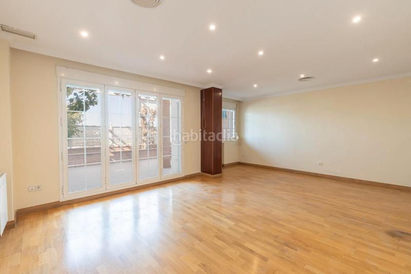 Foto d1a70278-4715-43a3-ba01-ed47cff023e3. Casa adosada en calle granada 35 se vende casa adosada en urbanizacion en el serrallo_granada en Huétor Vega