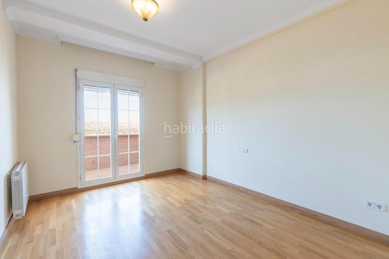 Foto d4048cea-4ad4-448c-8b64-8451c4dbfe51. Casa adosada en calle granada 35 se vende casa adosada en urbanizacion en el serrallo_granada en Huétor Vega