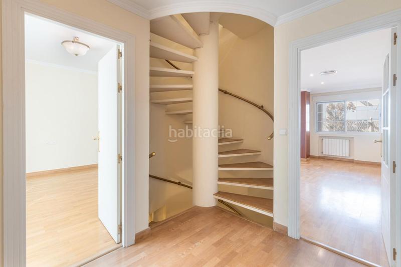 Foto df9424b8-6a32-47b6-812b-4f82f13c6ae0. Casa adosada en calle granada 35 se vende casa adosada en urbanizacion en el serrallo_granada en Huétor Vega