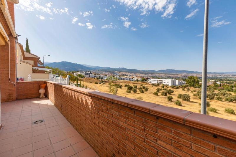 Foto e02fd2a4-4c45-4c35-937a-49fd4f48ebf6. Casa adosada en calle granada 35 se vende casa adosada en urbanizacion en el serrallo_granada en Huétor Vega