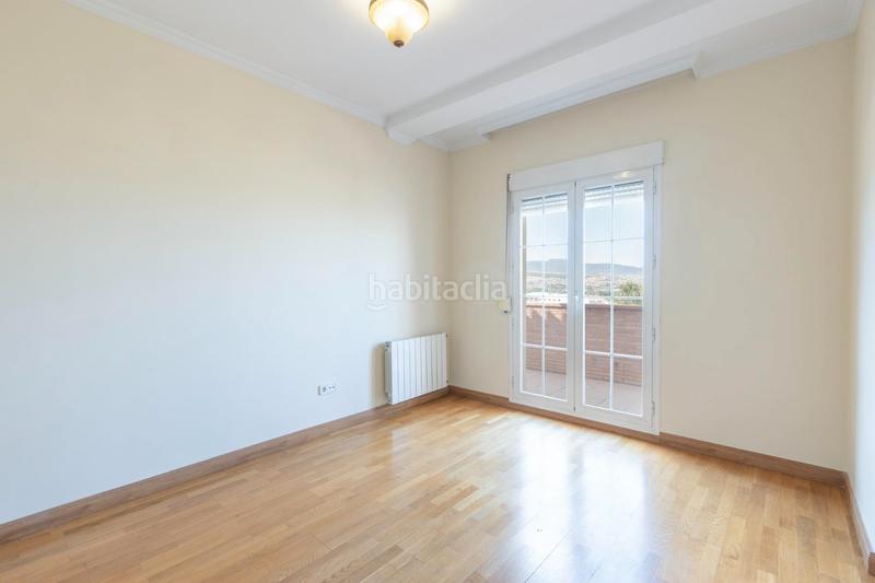 Foto f0818fe6-2af0-48d3-a4d5-a4f9e7a3918c. Casa adosada en calle granada 35 se vende casa adosada en urbanizacion en el serrallo_granada en Huétor Vega