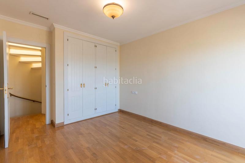 Foto f53658bd-d3dc-4fe0-80da-02a7615fee41. Casa adosada en calle granada 35 se vende casa adosada en urbanizacion en el serrallo_granada en Huétor Vega