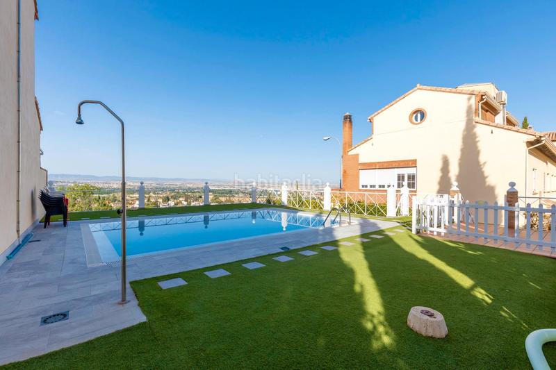 Foto f5ee11bc-aeea-4282-b0a1-13ee3b78451c. Casa adosada en calle granada 35 se vende casa adosada en urbanizacion en el serrallo_granada en Huétor Vega