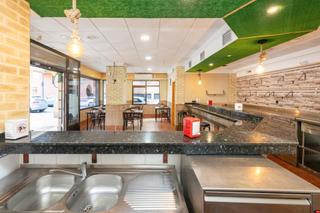 Local Comercial a Plaza josé zamora 1. Se vende bar cafetería equipado con terraza en ubicación estraté