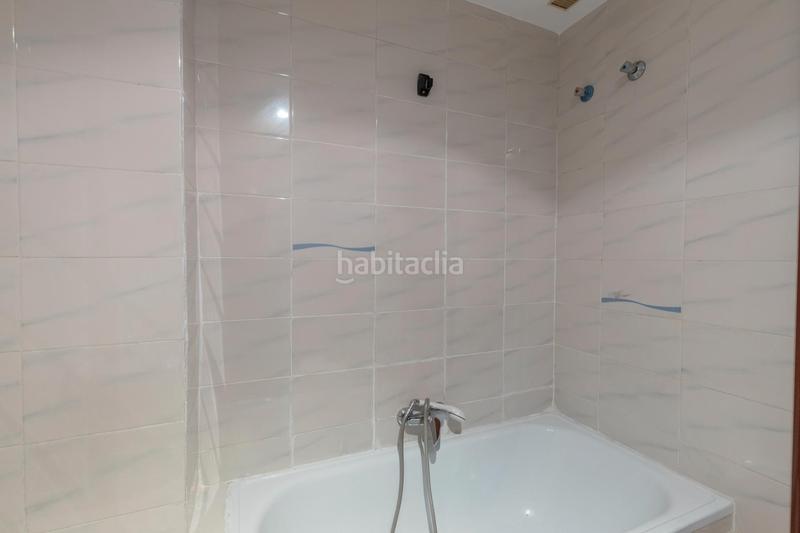 Foto 33bca0f9-7a28-411c-8b46-66846dd9c879. Piso en avenida andalucía 1 se vende luminoso y amplio piso con terraza en almuñecar_granada en Almuñécar