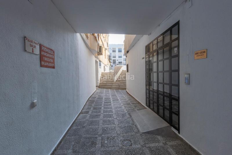 Foto b67c022c-9534-4e0d-91c3-2d01fb3babee. Piso en avenida andalucía 1 se vende luminoso y amplio piso con terraza en almuñecar_granada en Almuñécar