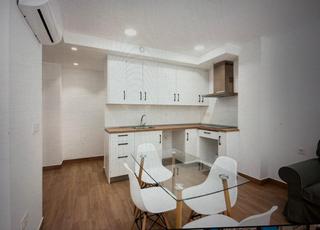 Piso  Calle ribera del beiro 21. Se vende piso recien reformado planta baja junto mondragones-tra