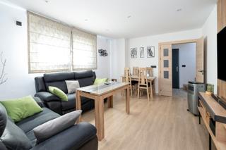 Casa  Calle andrés segovia 1. Se vende casa totalmente reformada en el centro de armilla, list