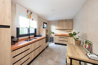 Casa a Calle andrés segovia 1. Se vende casa totalmente reformada en el centro de armilla, list