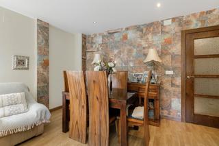 Maison jumelée à Calle colombia 31. Se vende bonita casa adosada con garaje y trastero en santa fe_g