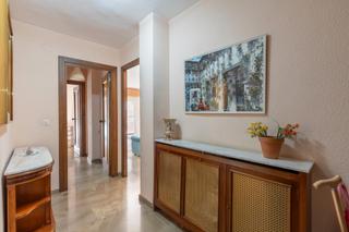 Pis a Calle infanta beatriz 3. Se vende amplio piso el centro de granada- junto al metro