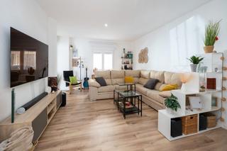 Piso en Calle islas 2. Se vende piso estupendo planta baja independiente con garaje y t