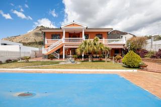 Casa a Calle gonzalvez 9. ?? se vende espectacular casa en atarfe con piscina y jardín pri