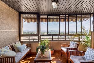 Appartement à Avenida de pampaneira 15. Se vende piso en ultimas plantas y totalmente exterior en estadi