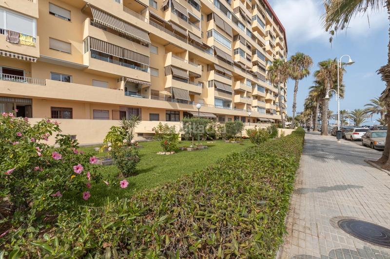 Foto 3e4c8982-8999-46dc-bfe4-6c095e6c3431. Piso en paseo reina sofía 19 se vende piso en almuñecar _granada playa en Almuñécar