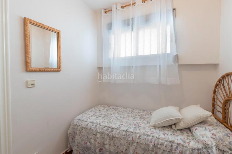 Foto c2b50e2b-703b-49a9-a323-6c76d53b35f5. Piso en paseo reina sofía 19 se vende piso en almuñecar _granada playa en Almuñécar