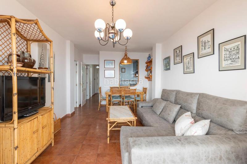 Foto ee0602a2-decc-47d8-8ce3-e775b2a2dd91. Piso en paseo reina sofía 19 se vende piso en almuñecar _granada playa en Almuñécar