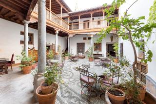 Edifici a Calle del beso 8. Exclusive! stunning palace (residential building) with soul in t